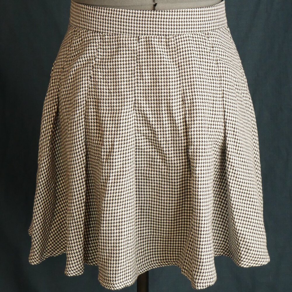 Black and white skirt Torrid size 2
